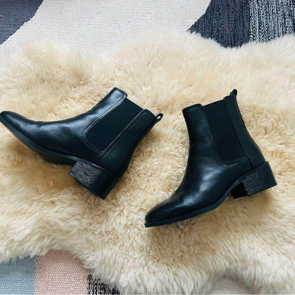 NWOB Kenneth Cole Salt Chelsea boot - Picture 2 of 7